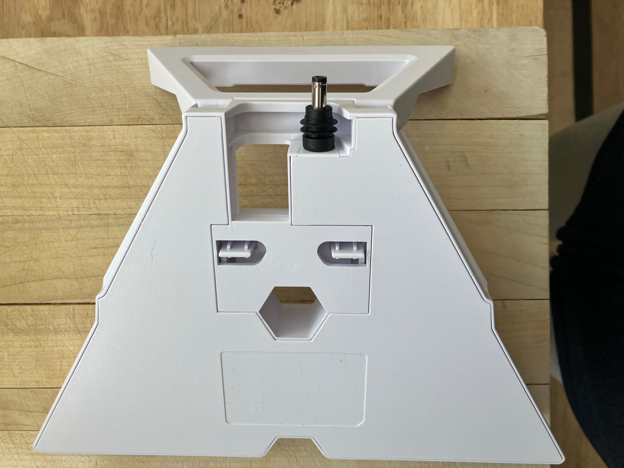 Lightning Bolt battery underside and mounting interface