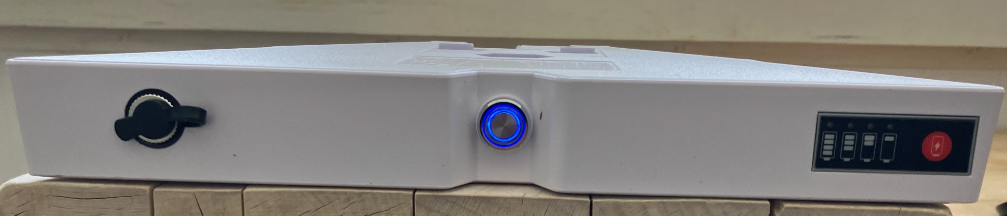 Lightning Bolt piggy-back battery for Starlink Mini
