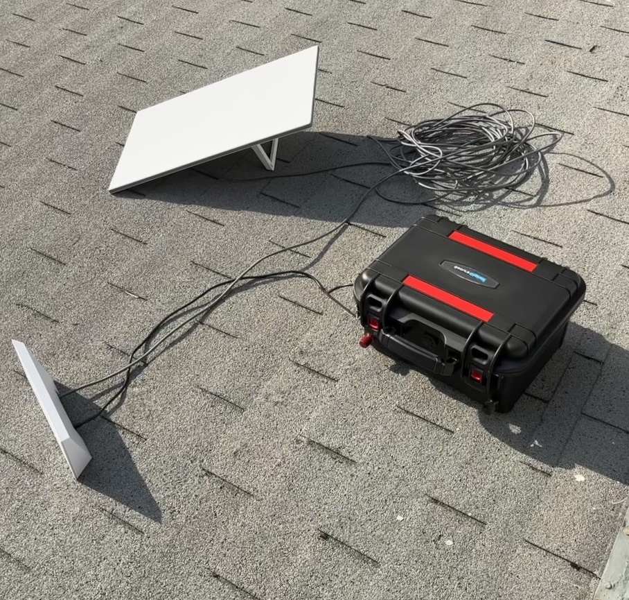 SecureCignal Thunderbolt supporting a Starlink terminal